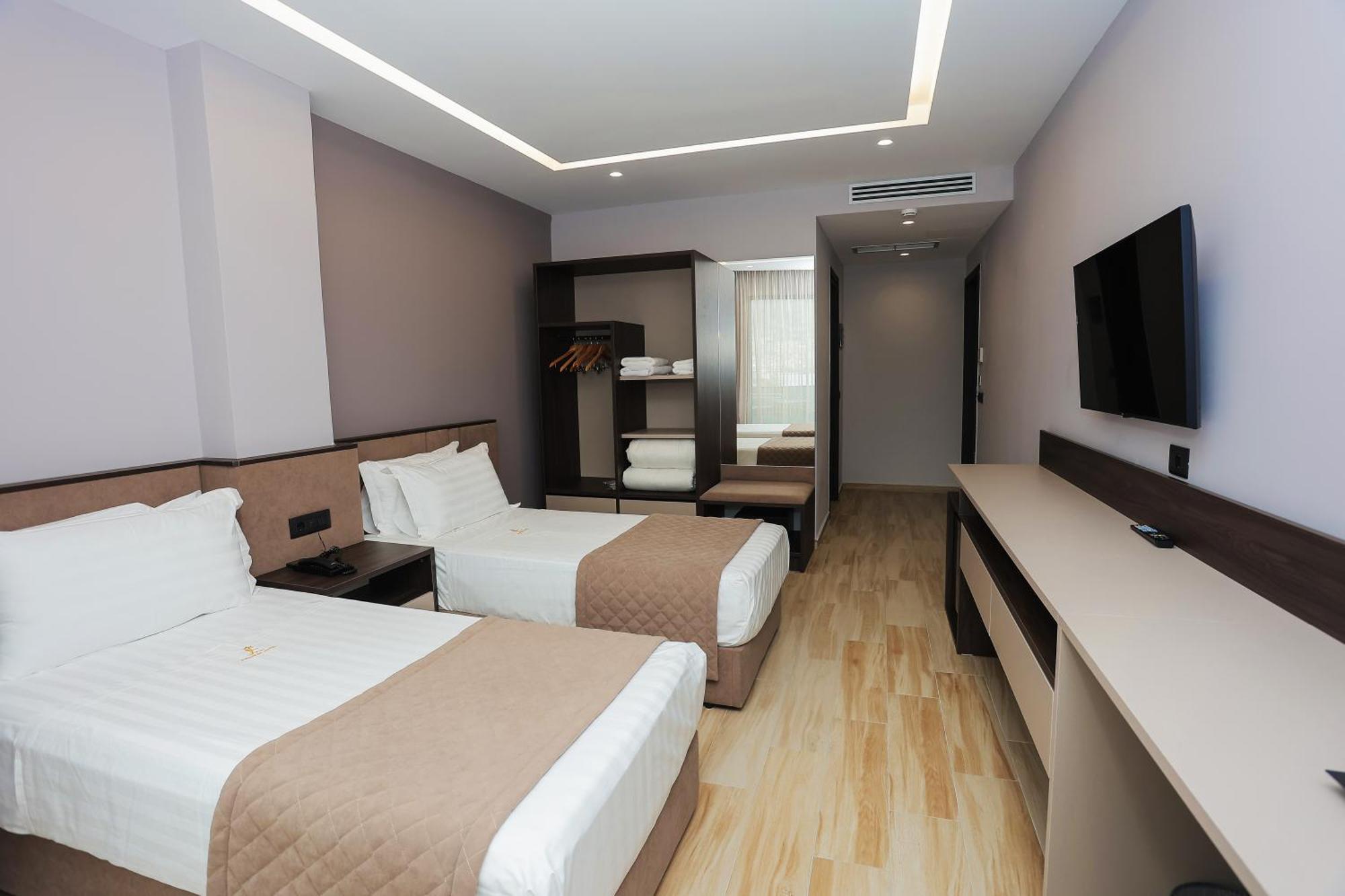 Joelle Premium Hotel Sarandë Esterno foto