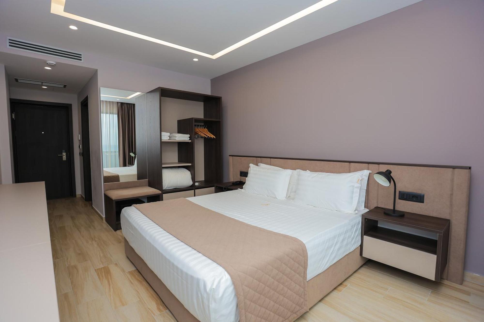 Joelle Premium Hotel Sarandë Esterno foto