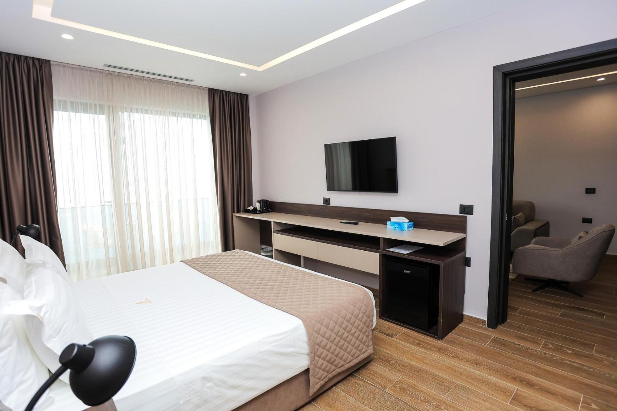Joelle Premium Hotel Sarandë Esterno foto